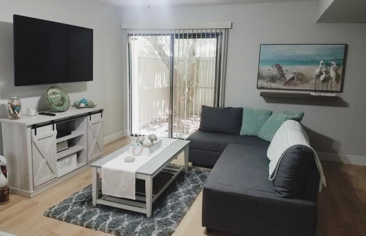 タンパCozy 3 Bed 2.5 Bath Located Near Busch Gardensアパートメント エクステリア 写真