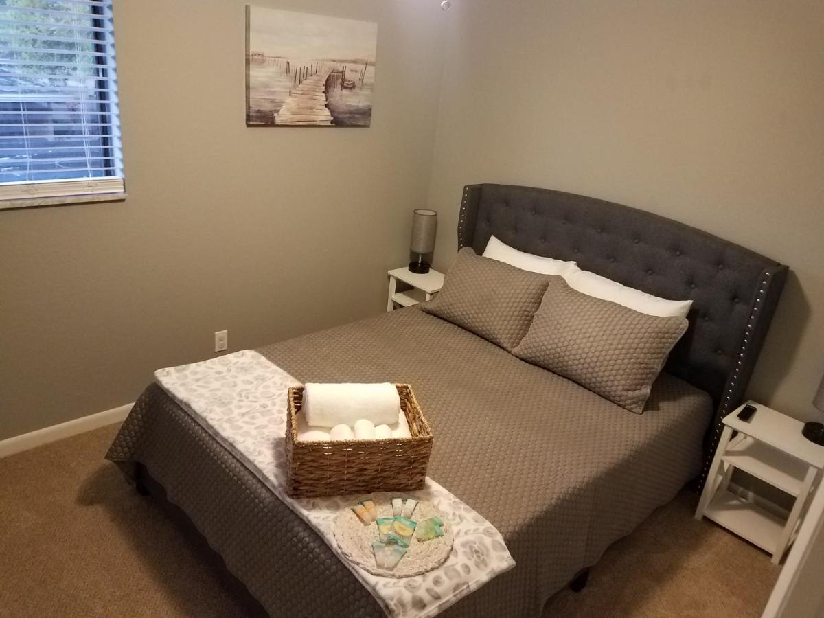 タンパCozy 3 Bed 2.5 Bath Located Near Busch Gardensアパートメント エクステリア 写真
